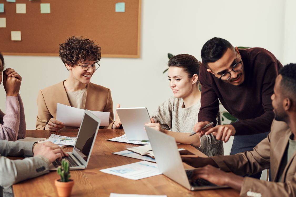 Tax advice Madrid English - foreign professional in meeting with Spanish tax adviser