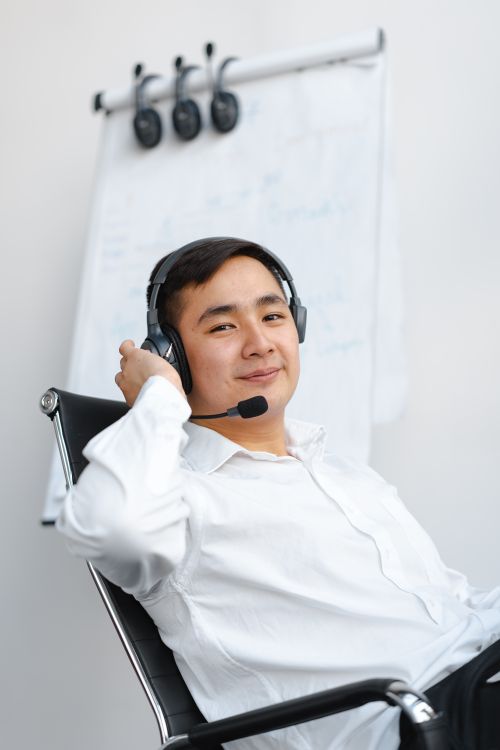 CEO mirando métricas EBITDA en tiempo real en Holded